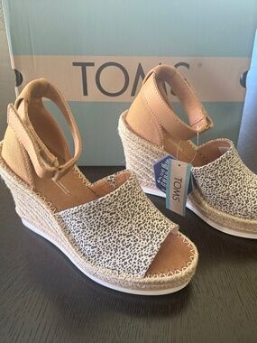 New 💝 TOMs Marisol Leopard Print Espadrille Wedge Sandals